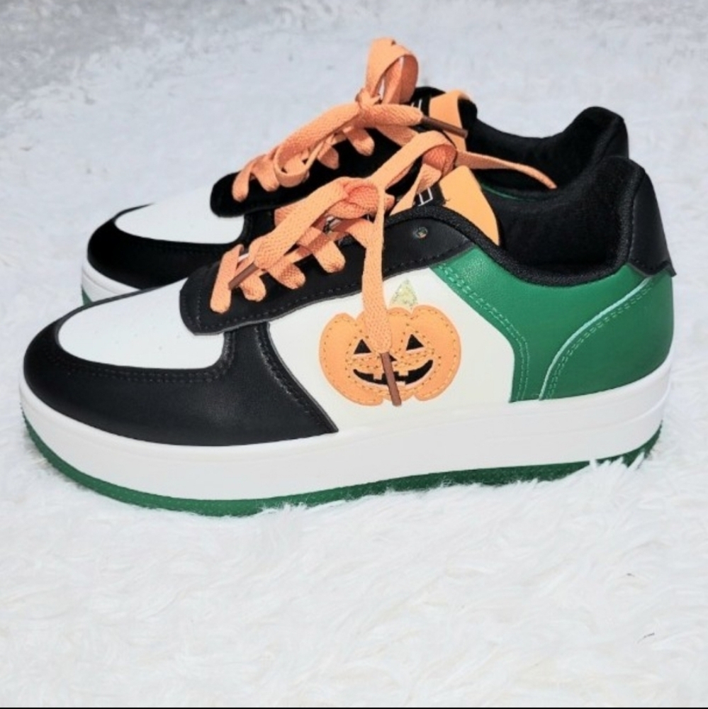 Black & White Sneakers With Orange & Green Pumpkin Details Women's US 7! ✨️